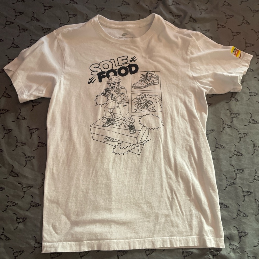 White Nike Graphic T-Shirt